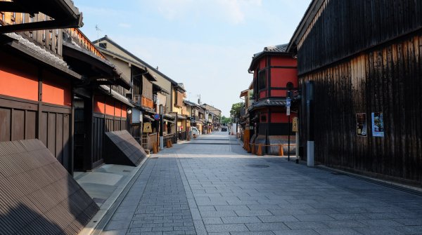Gion (Kyoto), Hanamikoji-dori en juin 2020
