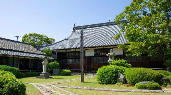Genko-an (Kyoto), vue depuis les jardins sur le pavillon principal du temple