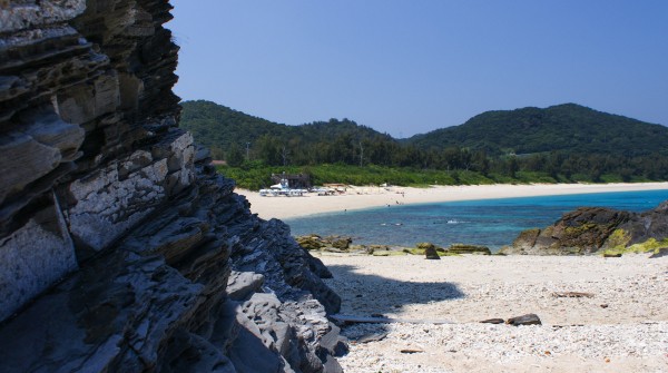 Zamami (Okinawa), Plage de sable blanc et équipements pour touristes