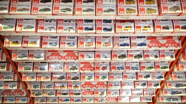 Nagoya Legoland, espace jouets du magasin Furniture Dome, collection permanente des 150 modèles Tomica