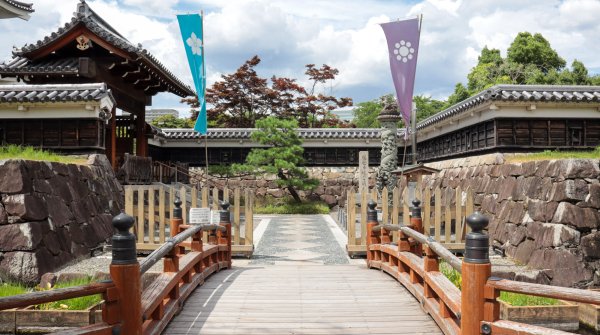 Nagaokakyo (Kyoto), Entrée du château de Shoryuji