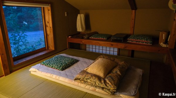Ferme de Miyajima, Espace nuit avec futon déployé sur des tatami