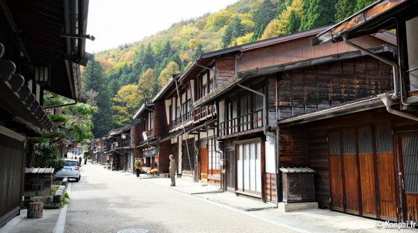 Narai-juku (préfecture de Nagano), Maisons traditionnelles bordant l'ancienne route Nakasendo