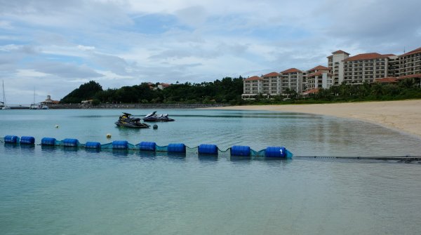 Cap Busena (Nago, Okinawa Honto), vue sur la plage et l'hôtel The Busena Terrace