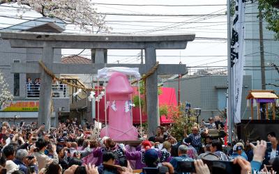 Kanamara Matsuri, Elizabeth-mikoshi en procession