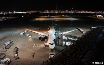 Aéroport de Haneda (Tokyo), Vue nocturne sur les avions et le tarmac