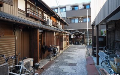 Shike-michi (Nagoya), ancienne impasse marchande avec sanctuaire Komori Jizo-son au fond