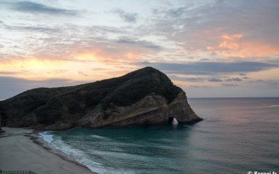 Tanegashima (Kyushu), plage et rocher Elephant Rock au sud de l'île