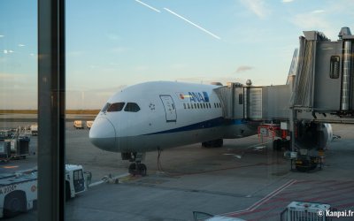 Aéroport Paris-Charles de Gaulle (France), avion Ana à l'embarquement pour le Japon