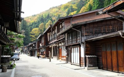 Narai-juku (préfecture de Nagano), Maisons traditionnelles bordant l'ancienne route Nakasendo