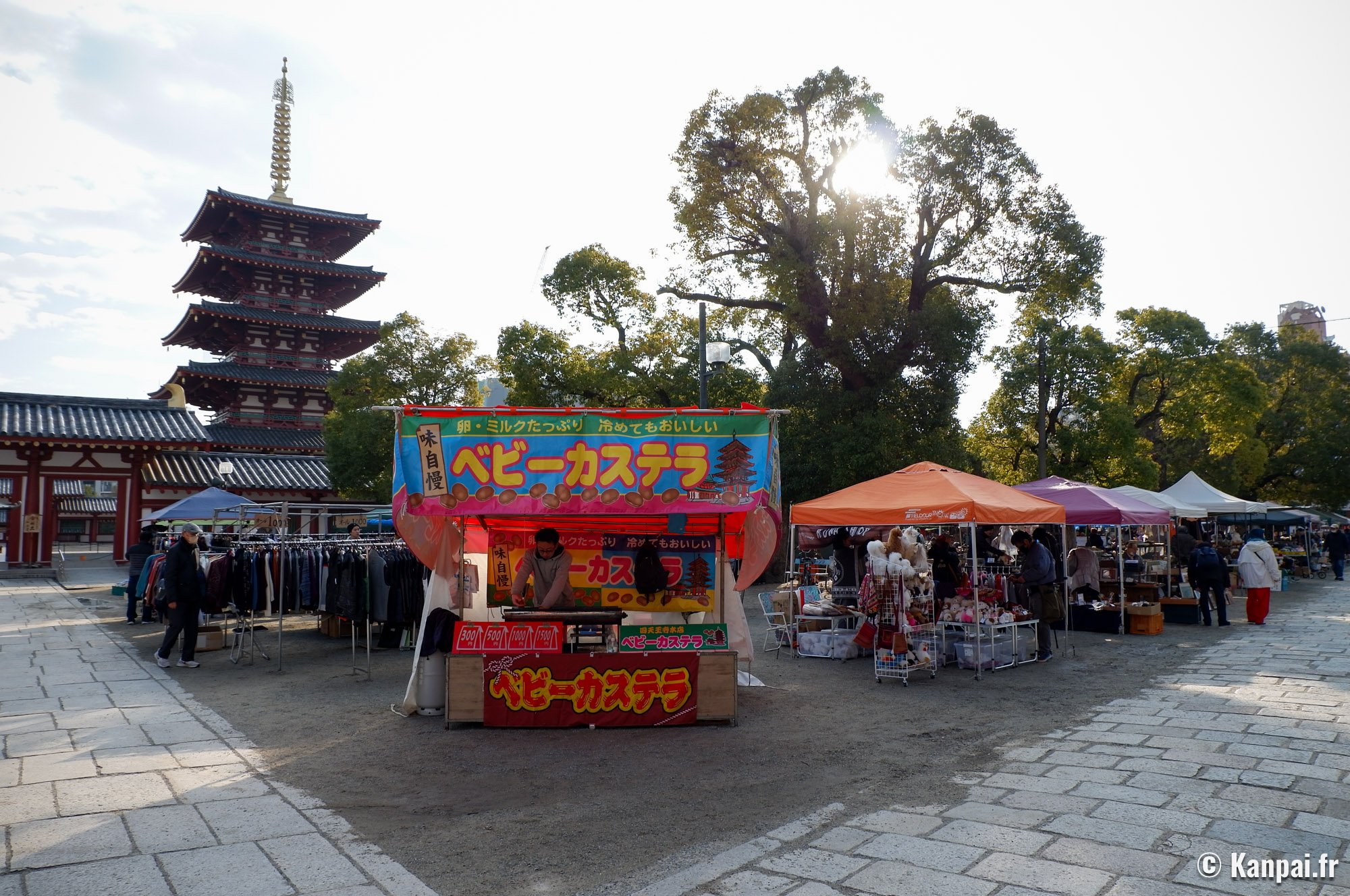 Marché aux antiquités de Shitenno-ji – Les puces mensuelles du temple Marché aux antiquités de Shitenno-ji – Les puces mensuelles du temple