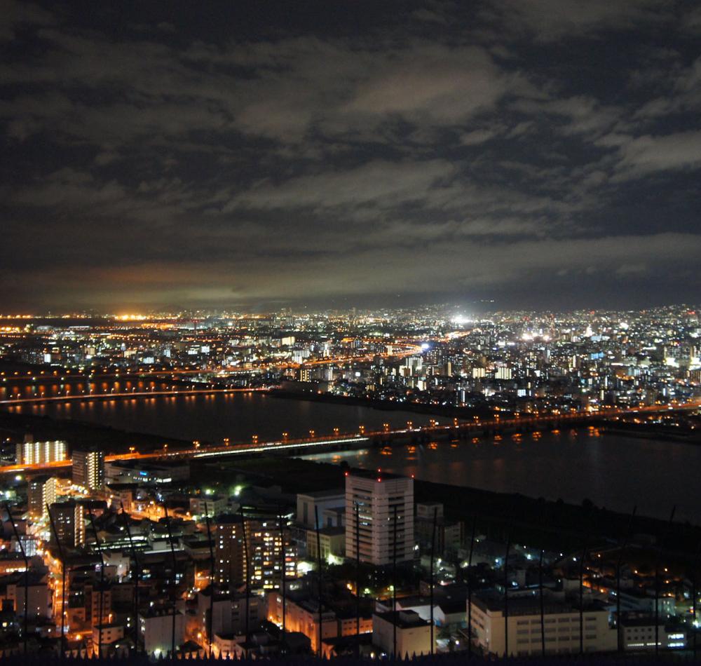Umeda Sky Building (Osaka), Vue nocturne sur la rivière Yodogawa depuis l'observatoire Umeda Sky Building (Osaka), Vue nocturne sur la rivière Yodogawa depuis l'observatoire
