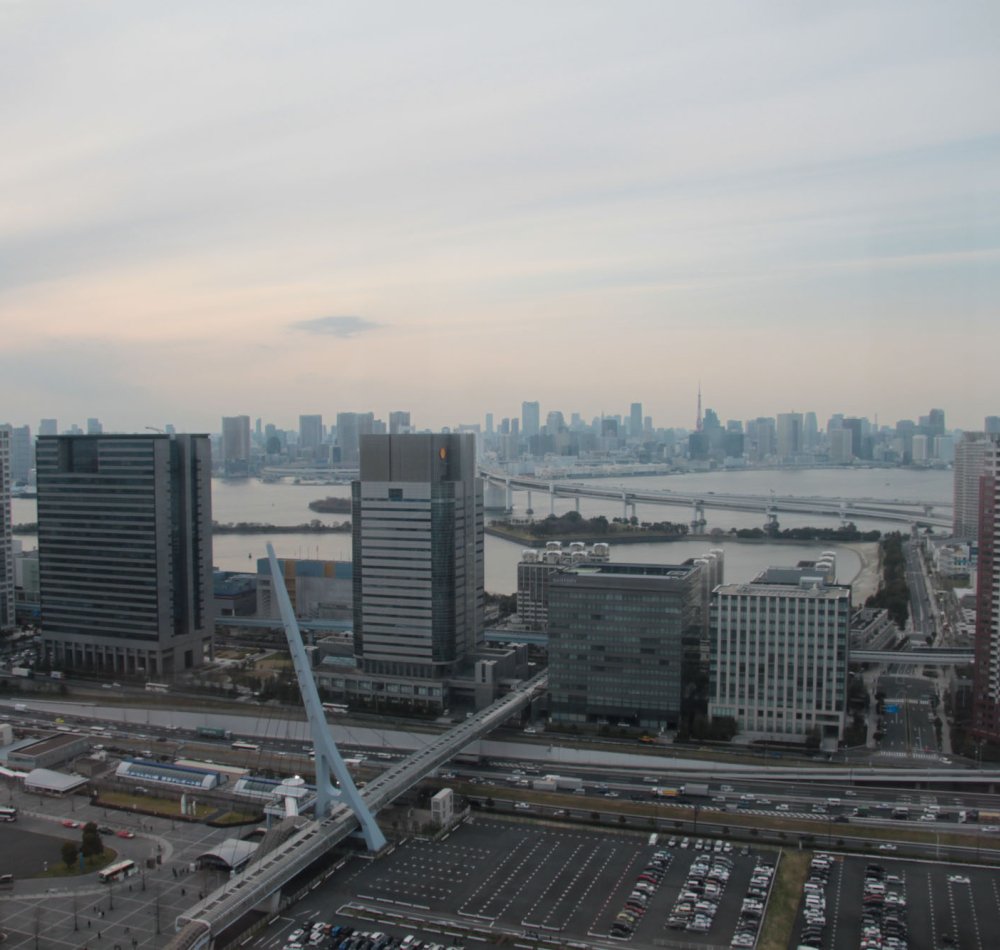 Odaiba, vue sur le Gundam, DiverCity Tokyo Plaza et Fuji TV