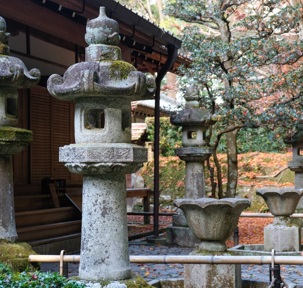 Honen-in (Kyoto), entrée du temple en automne