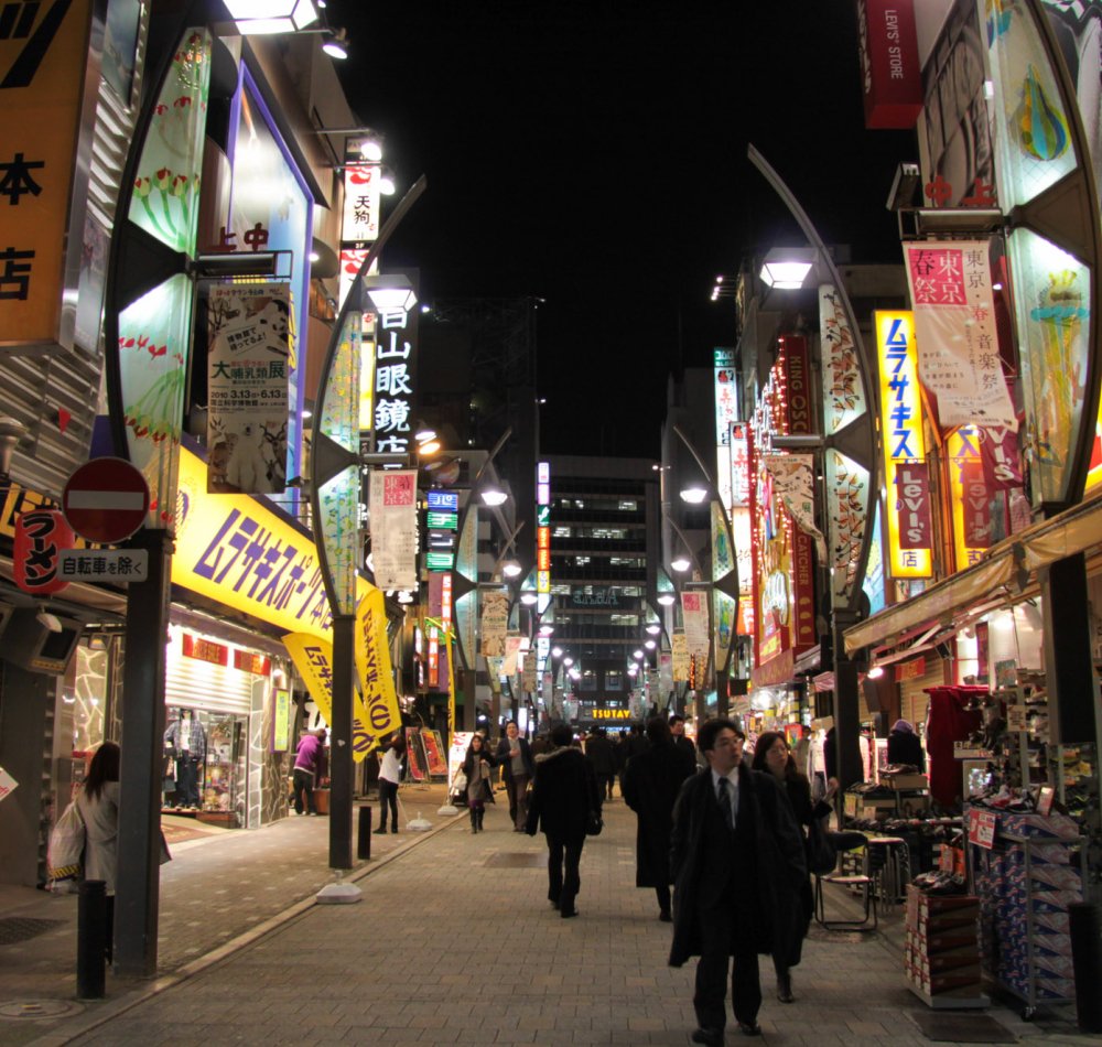 Ameyoko (Ueno), Vue nocturne du marché de rue