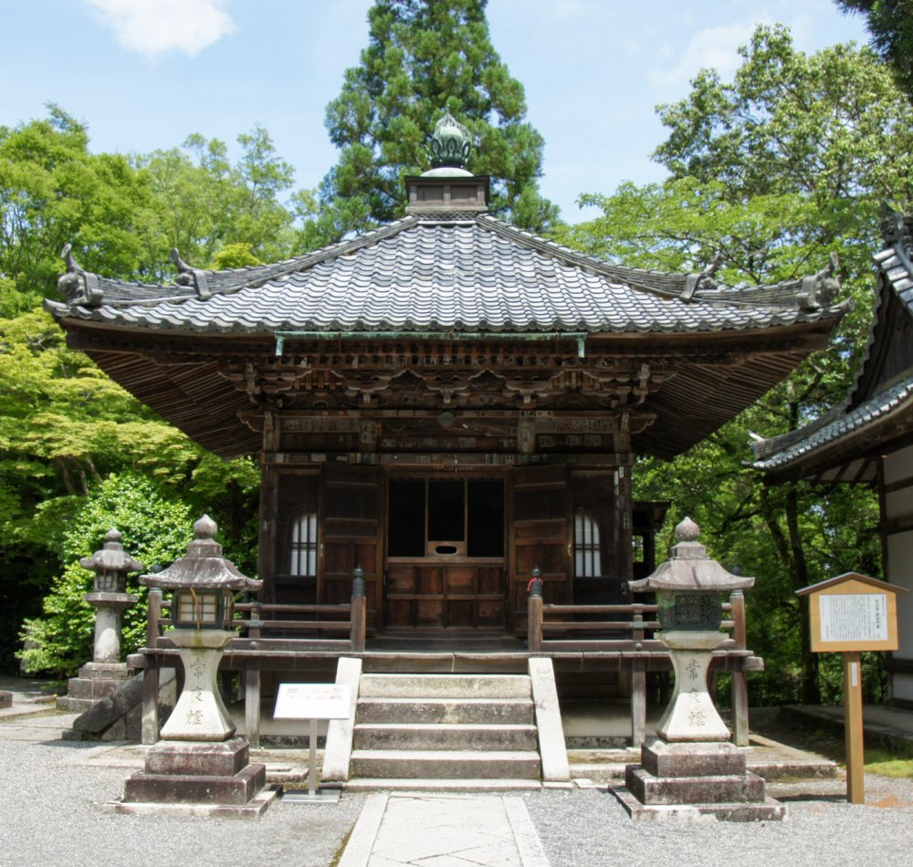 Pavillon Shingyo-do de l'Ishiyama-dera à Otsu Pavillon Shingyo-do de l'Ishiyama-dera à Otsu