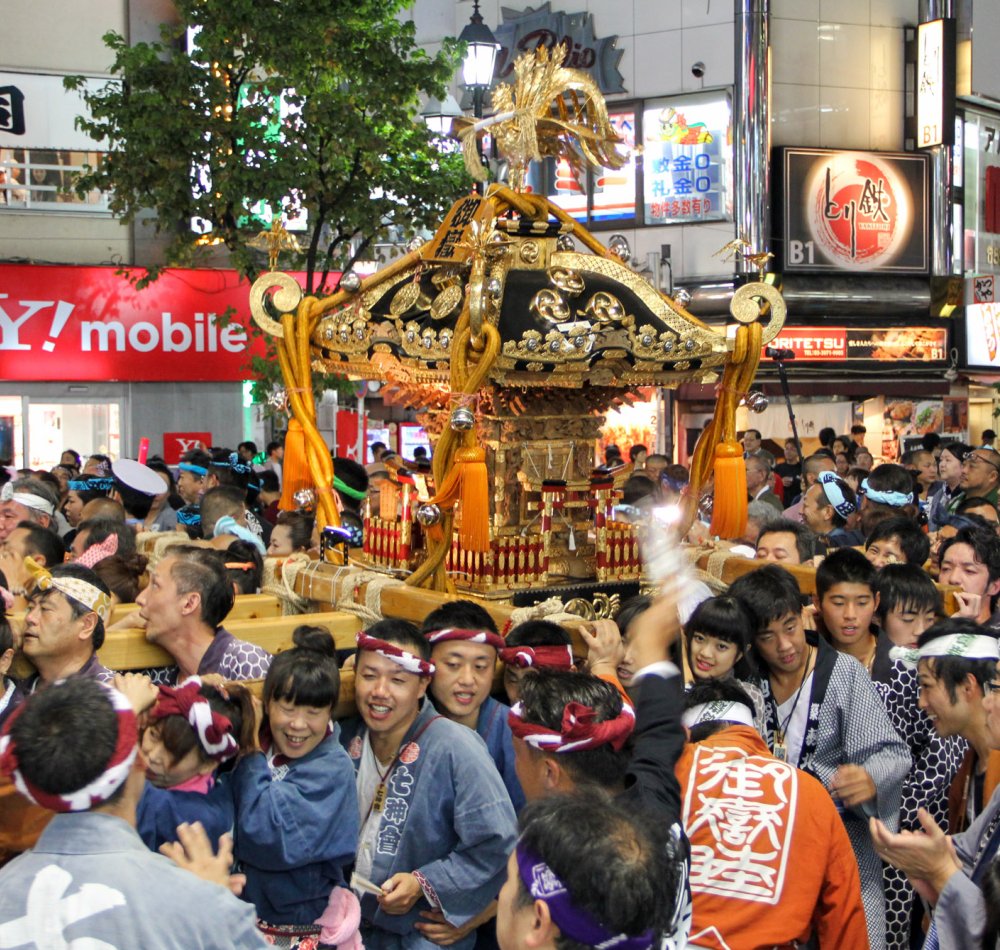 Fukuro Matsuri à Ikebukuro (Tokyo), procession de mikoshi