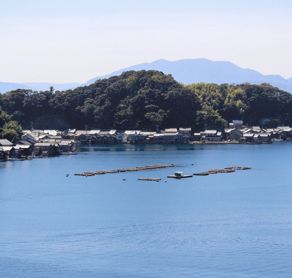Ine (Kyoto), vue sur le village de pêcheurs au bord de l'eau