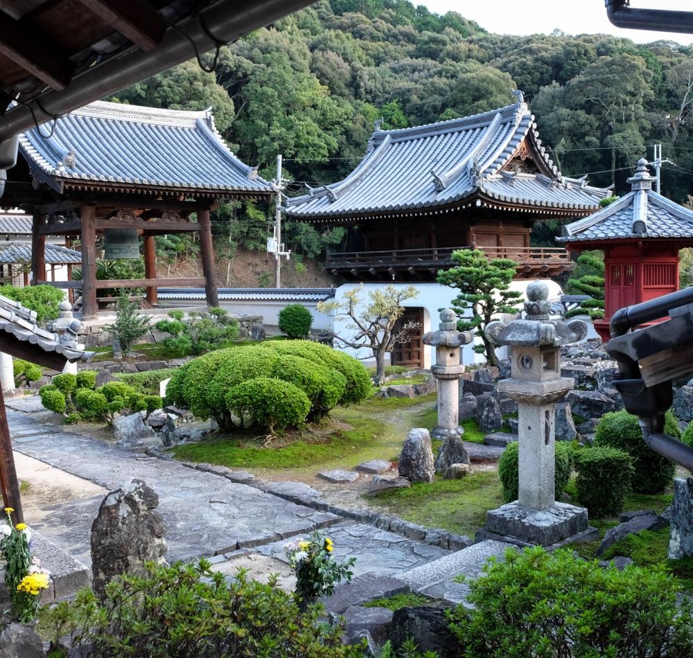 Kosho-ji (Uji), Vue de l'intérieur de l'enceinte du monastère