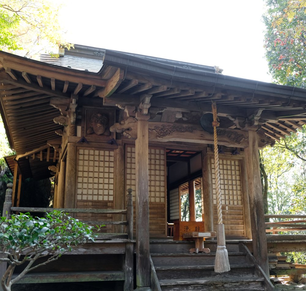 Cloche sous pavillon au Mitaki-dera à Hiroshima Cloche sous pavillon au Mitaki-dera à Hiroshima