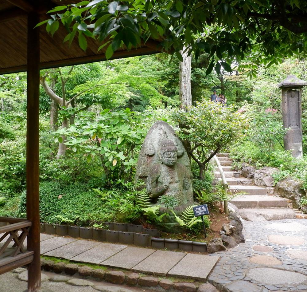 Musée Nezu (Tokyo), plan d'eau du jardin japonais