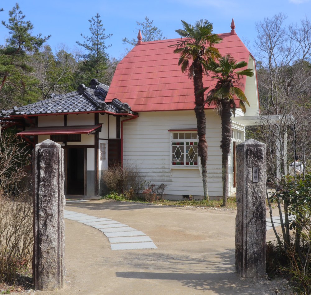 Maison de Totoro, des filles Satsuki et Mei à Aichi