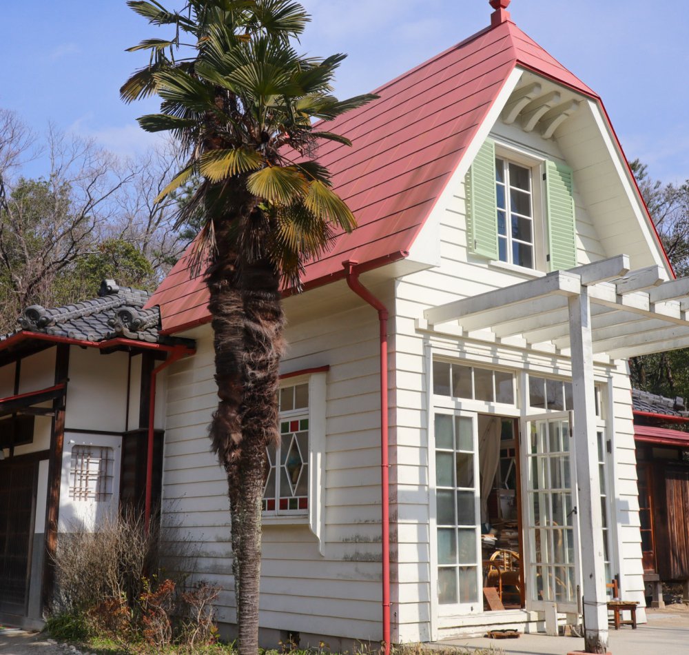 Maison de Totoro, des filles Satsuki et Mei à Aichi