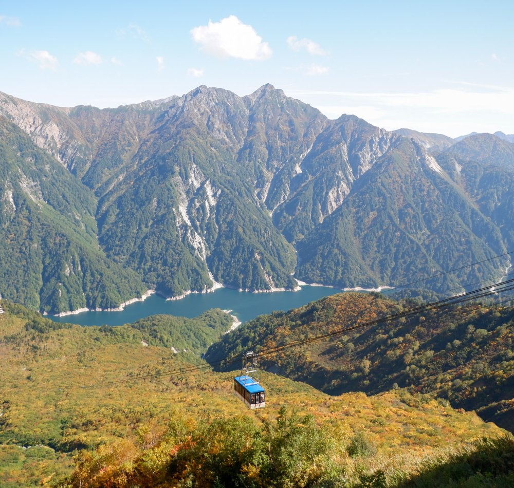 Téléphérique de Tateyama entre Daikanbo et Kurobedaira Téléphérique de Tateyama entre Daikanbo et Kurobedaira