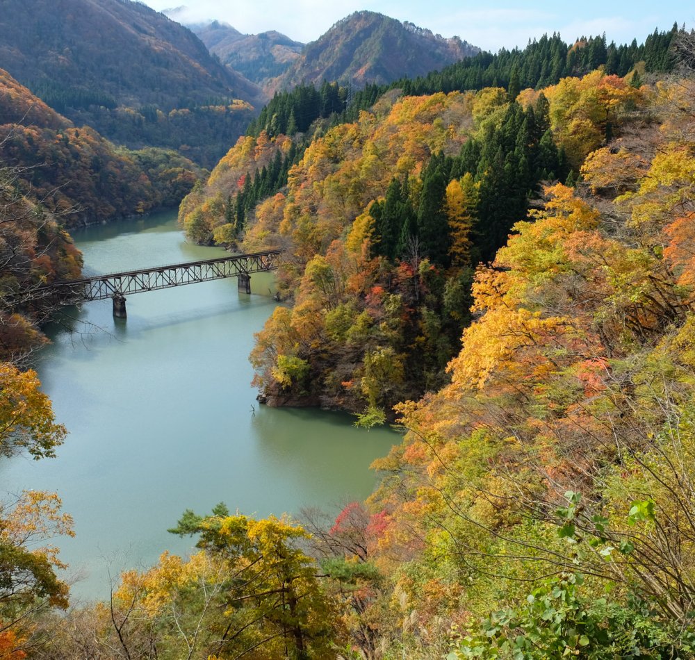 Oku Aizu (Mishima), vue sur le pont n°1 de la rivière Tadami en automne