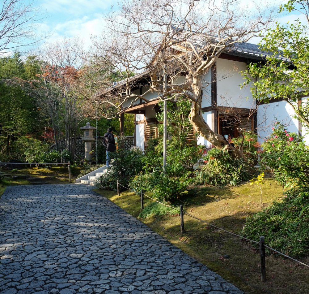 Koko-en, jardin de la résidence du seigneur, plan d'eau et érables rouges en novembre Koko-en, jardin de la résidence du seigneur, plan d'eau et érables rouges en novembre