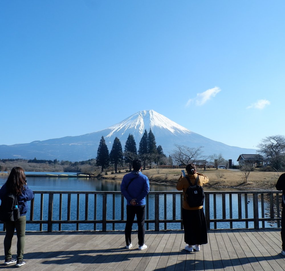 Lac Tanuki (Fujinomiya), vue sur le Mont Fuji en hiver