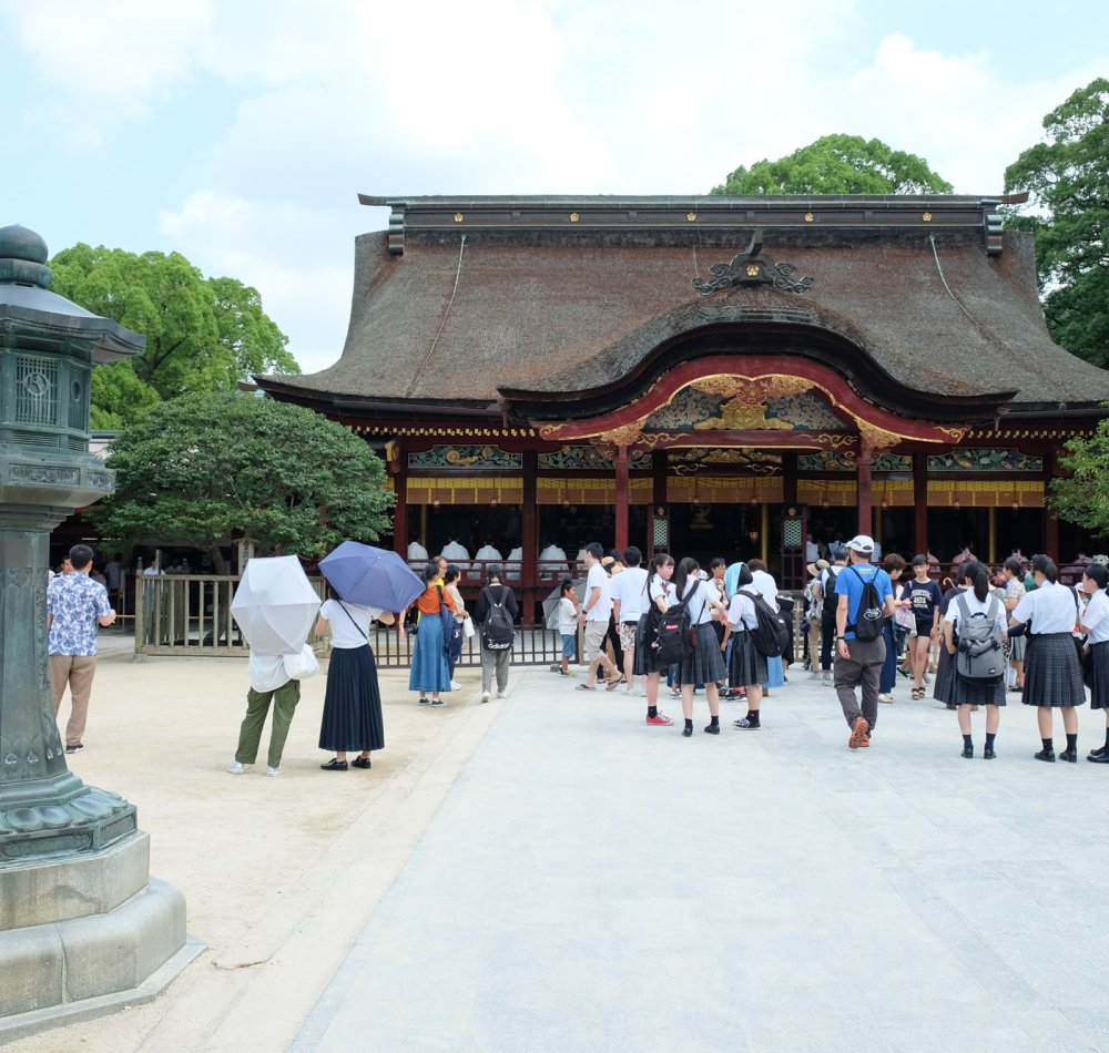 Dazaifu Tenman-gu, pont en arc Taiko-bashi à l'entrée du sanctuaire