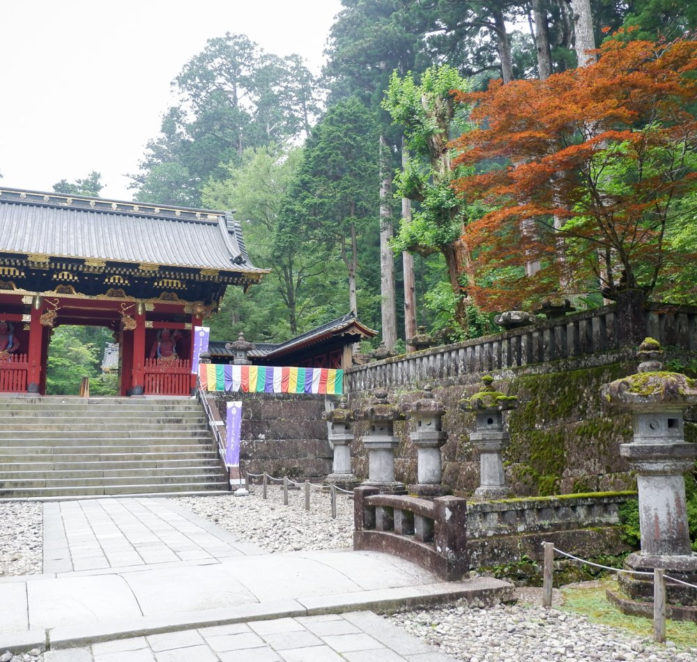 Taiyuin (Nikko), porte Yashamon vue de derrière