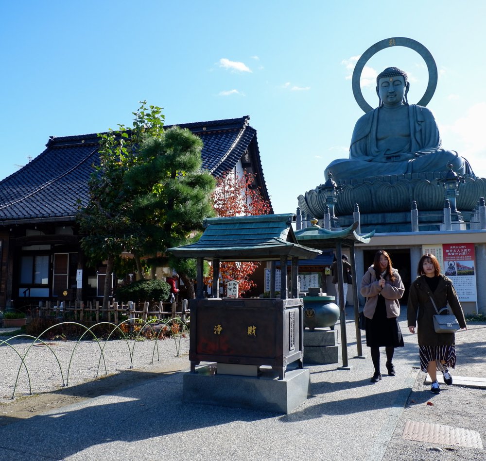 Takaoka (Toyama), temple Daibutsu-ji et statue de Bouddha Amida en cuivre