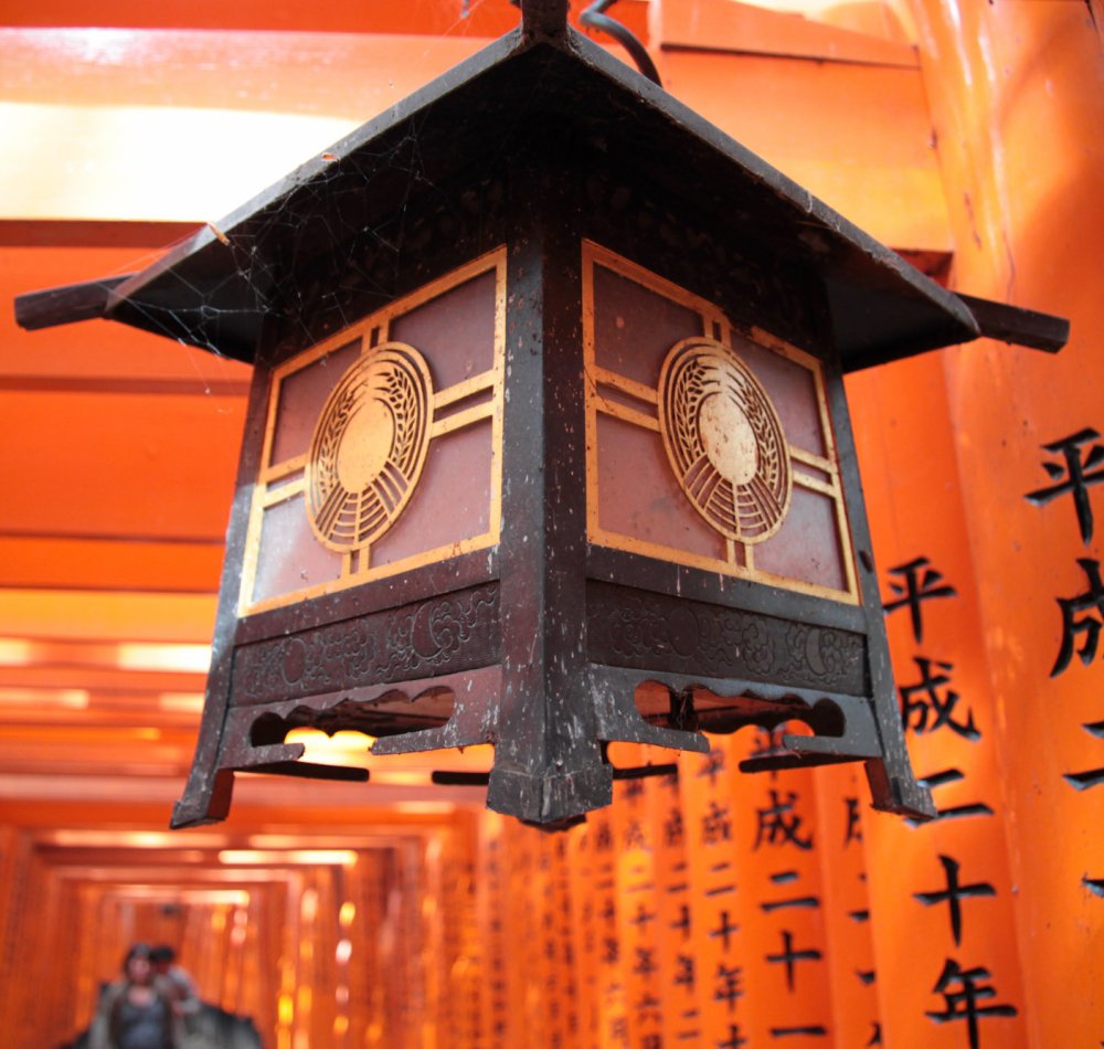 Fushimi Inari Taisha à Kyoto, Couloir de portes torii Fushimi Inari Taisha à Kyoto, Couloir de portes torii