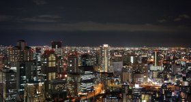 Osaka, vue aérienne par drone de la ville et son château 