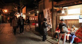 Allées Ninenzaka et Sannenzaka de nuit (Kyoto)