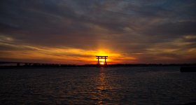 Coucher de soleil sur torii de Bentenjima