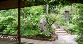 Musée Nezu (Tokyo), plan d'eau du jardin japonais