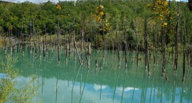 Biei (Hokkaido), Lac Aoi-ike aux eaux bleues