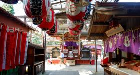 Lanterne de la porte Niomon du Narita-san