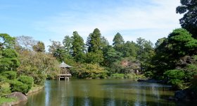 Parc du Narita-san, plan d'eau avec carpes koi et jardin japonais