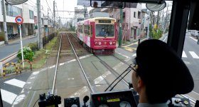 Vue de la station Arakawa Nichome sur la ligne du Tokyo Sakura Tram (Toden Arakawa) 