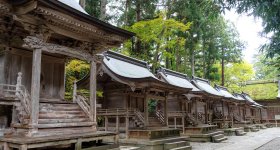 Yahiko-jinja, pont rouge sacré Tama-no-Hashi