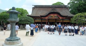 Dazaifu Tenman-gu, pont en arc Taiko-bashi à l'entrée du sanctuaire