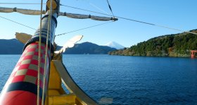 Hakone (Kanagawa), vue sur le Mont Fuji sans neige depuis le lac Ashi à l'automne