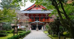 Nata-dera (Ishikawa), Vue d'ensemble sur Kigan Yusenkyo et les torii du sanctuaire Inari