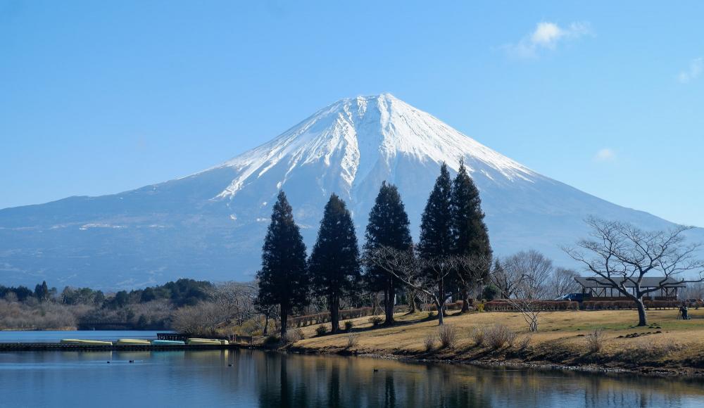 Lac Tanuki (Fujinomiya, Shizuoka), vue sur le Mont Fuji en hiver 