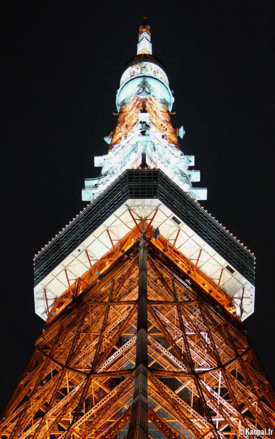 la tour eiffel tokyo